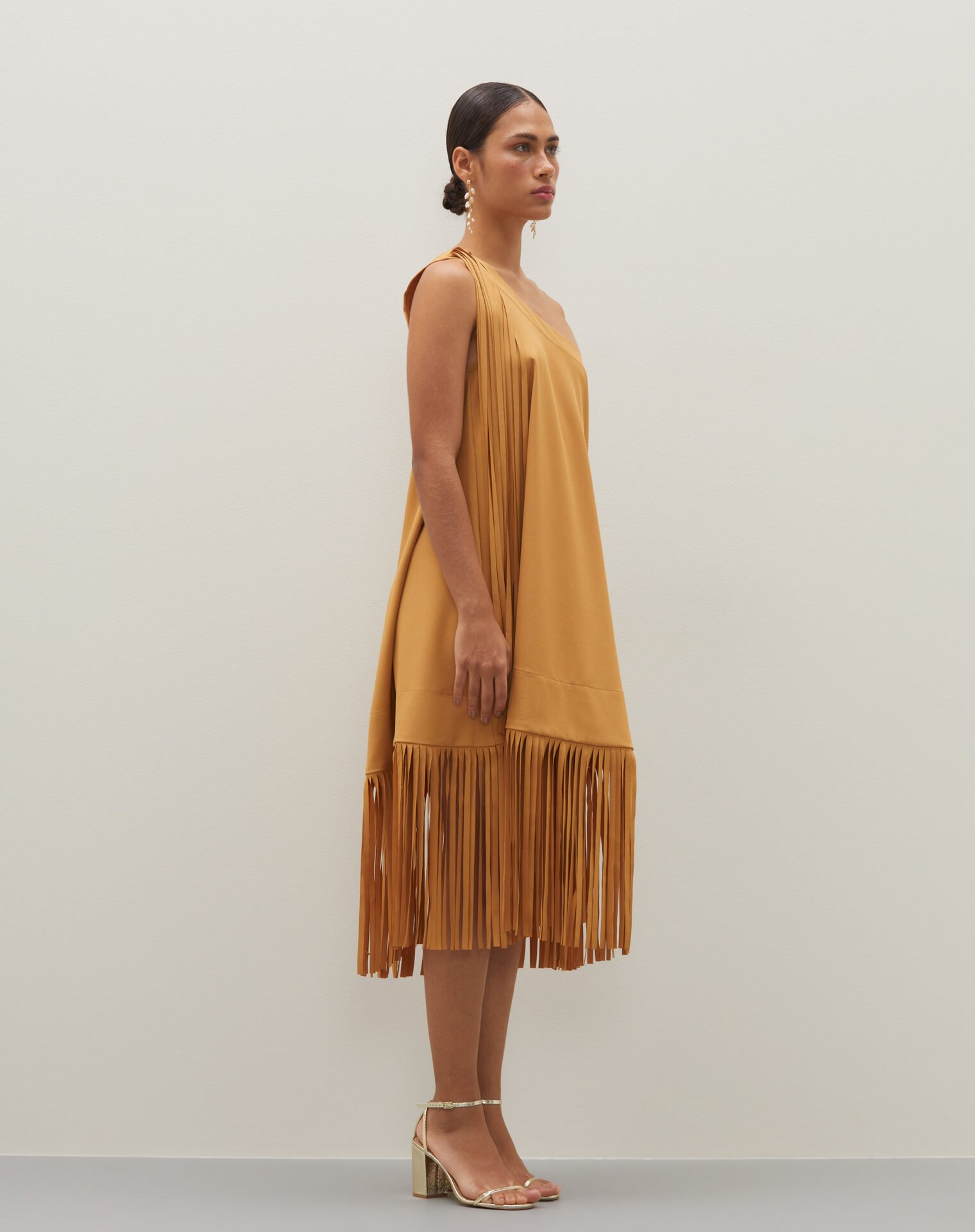 Vestido Beatriz Franjas Camelo - Imagem 4