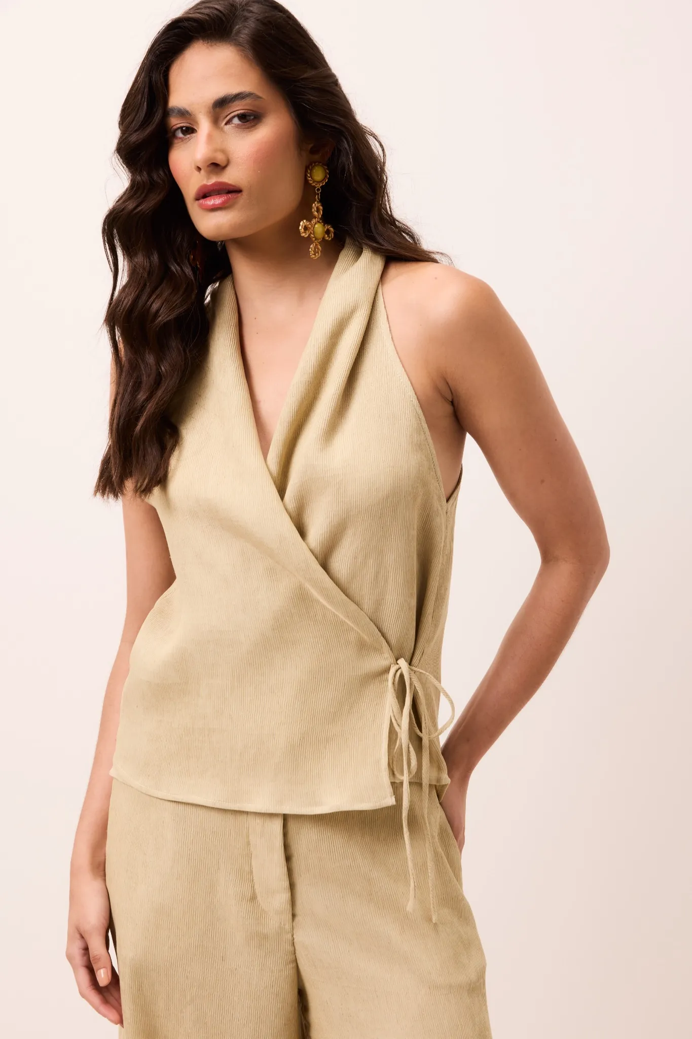Regata Transpassada Linen Ostra Areia - Imagem 4
