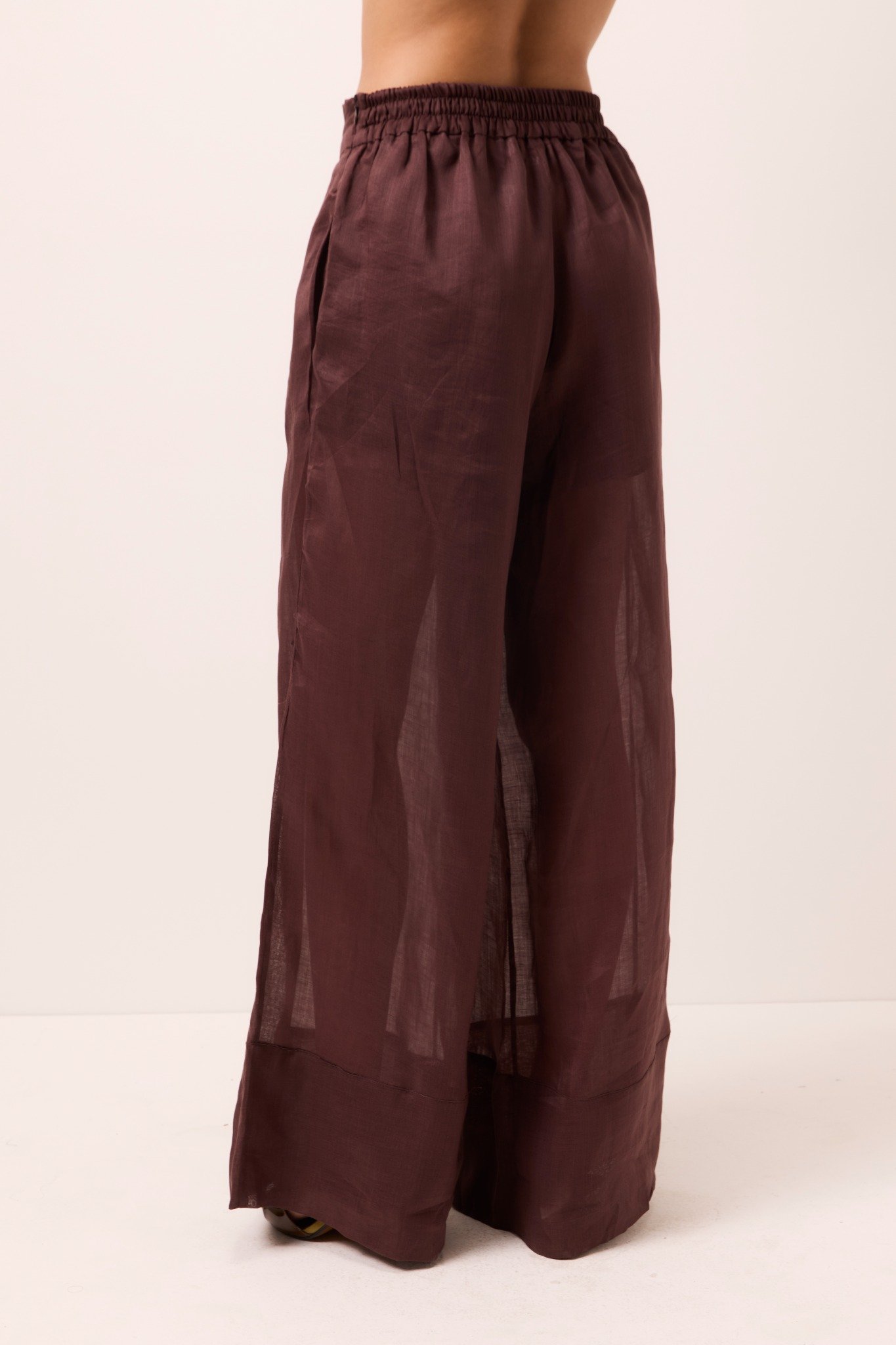 Calça Pantalona em Rami Marrom - Imagem 4