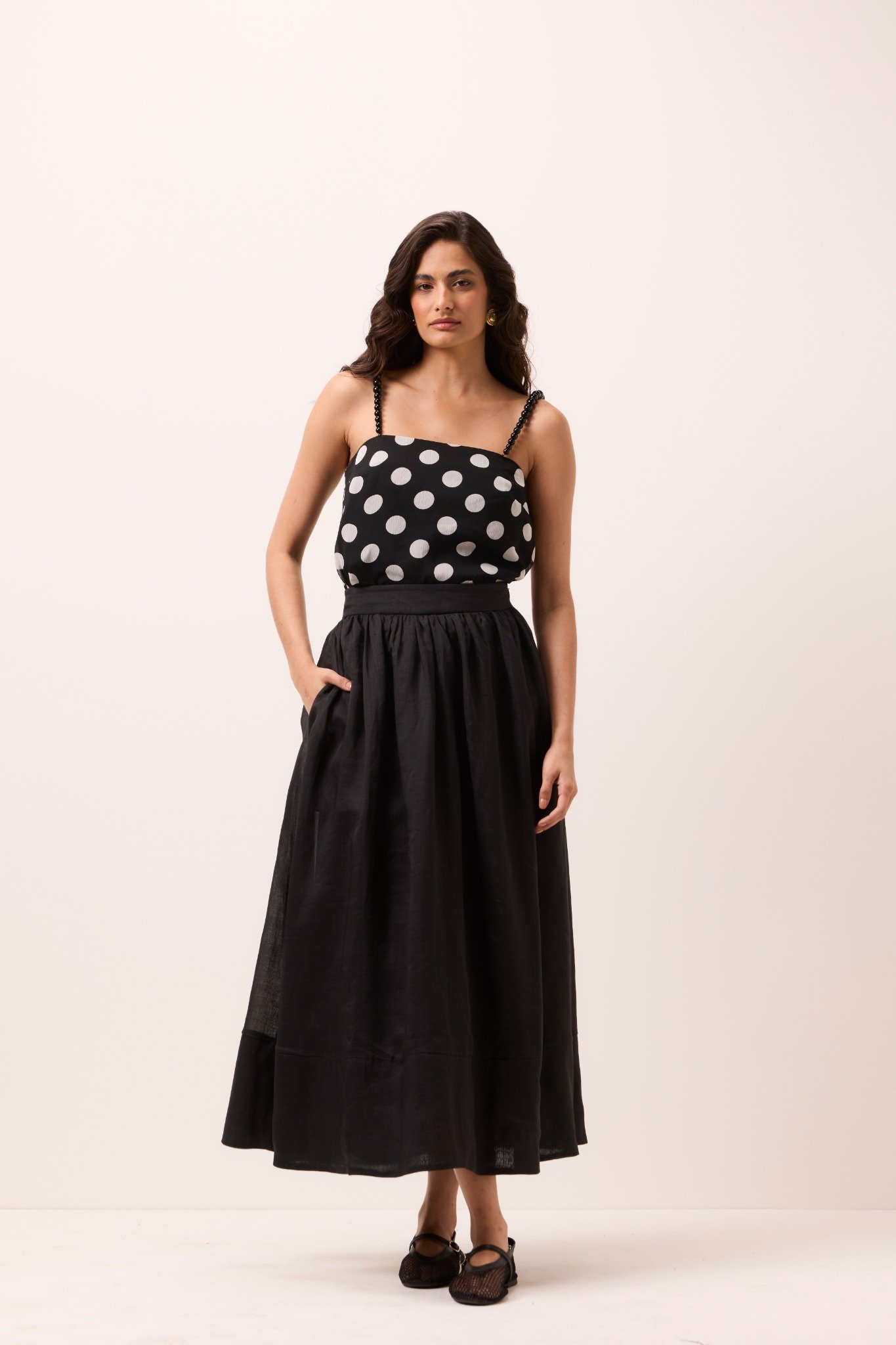 Blusa Cropped de Poá em Crepe P&B - Imagem 2