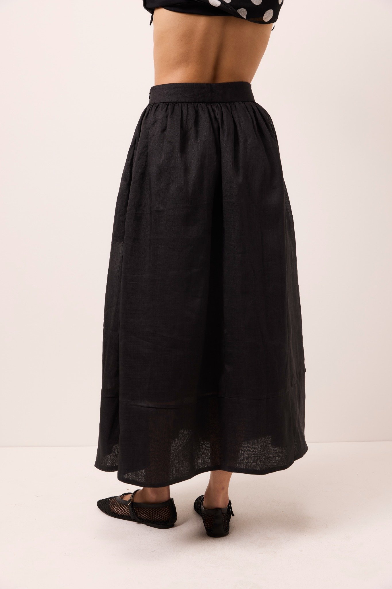 Saia Midi Classic Cintura Alta em Rami Preto - Imagem 4