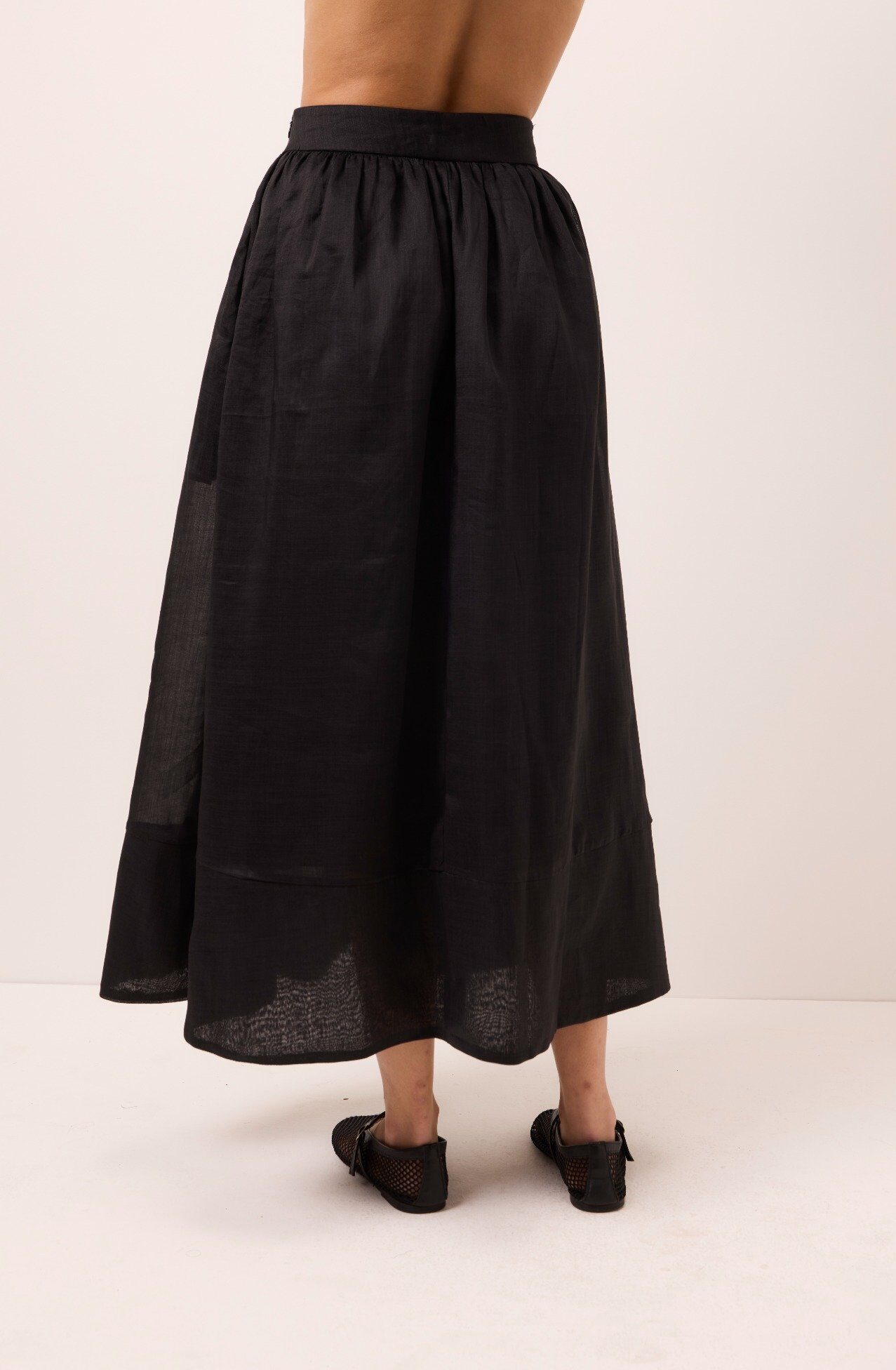 Saia Midi Classic Cintura Alta em Rami Preto - Imagem 5