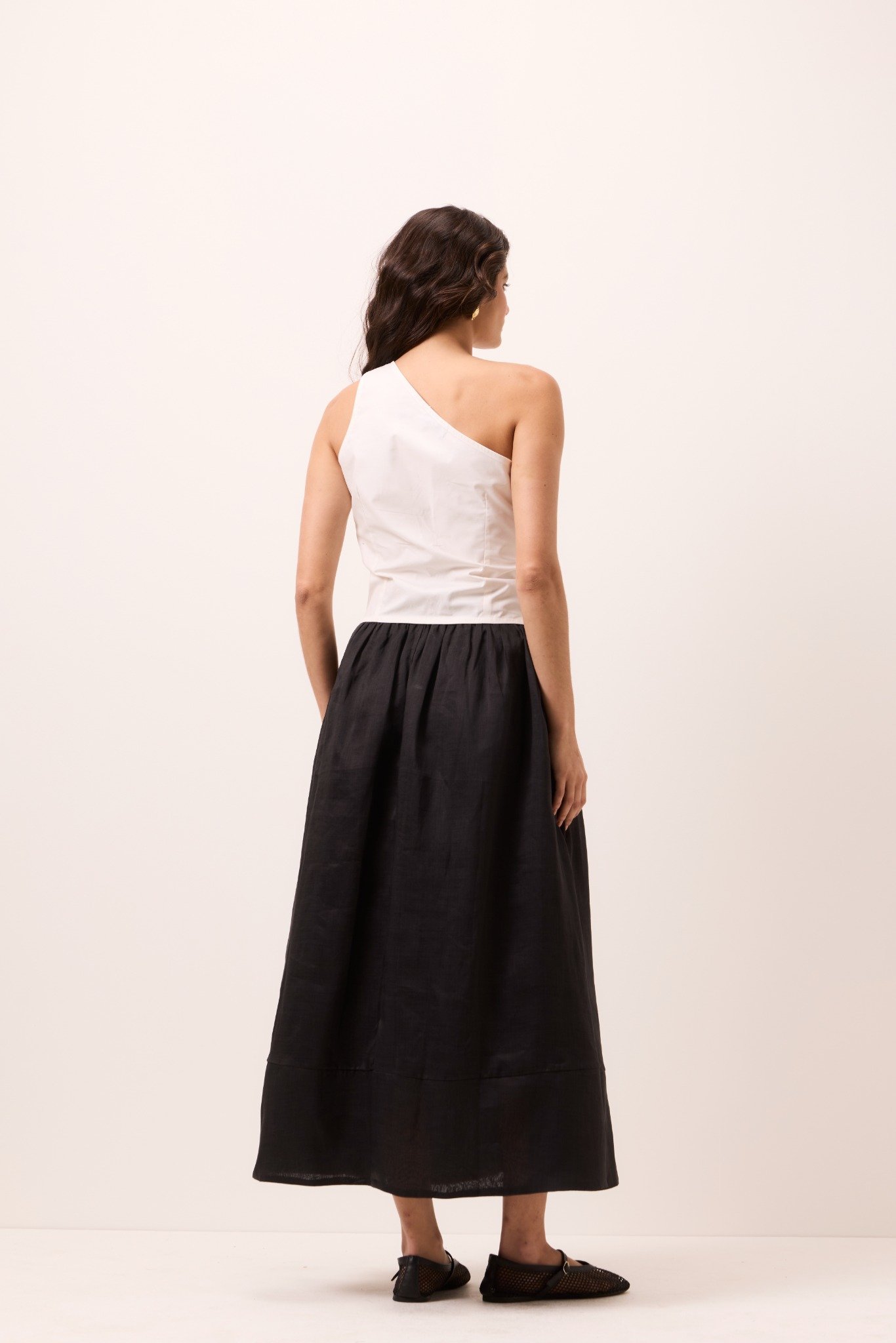 Saia Midi Classic Cintura Alta em Rami Preto - Imagem 2