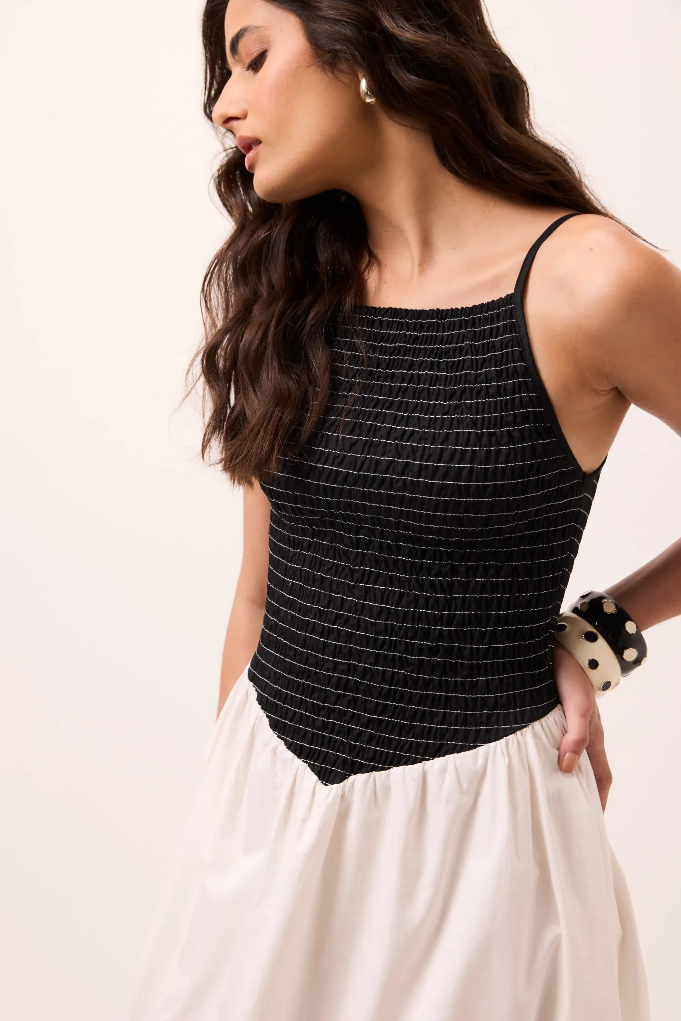 Vestido Midi Gabriela em Tricoline Preto e Branco - Imagem 4