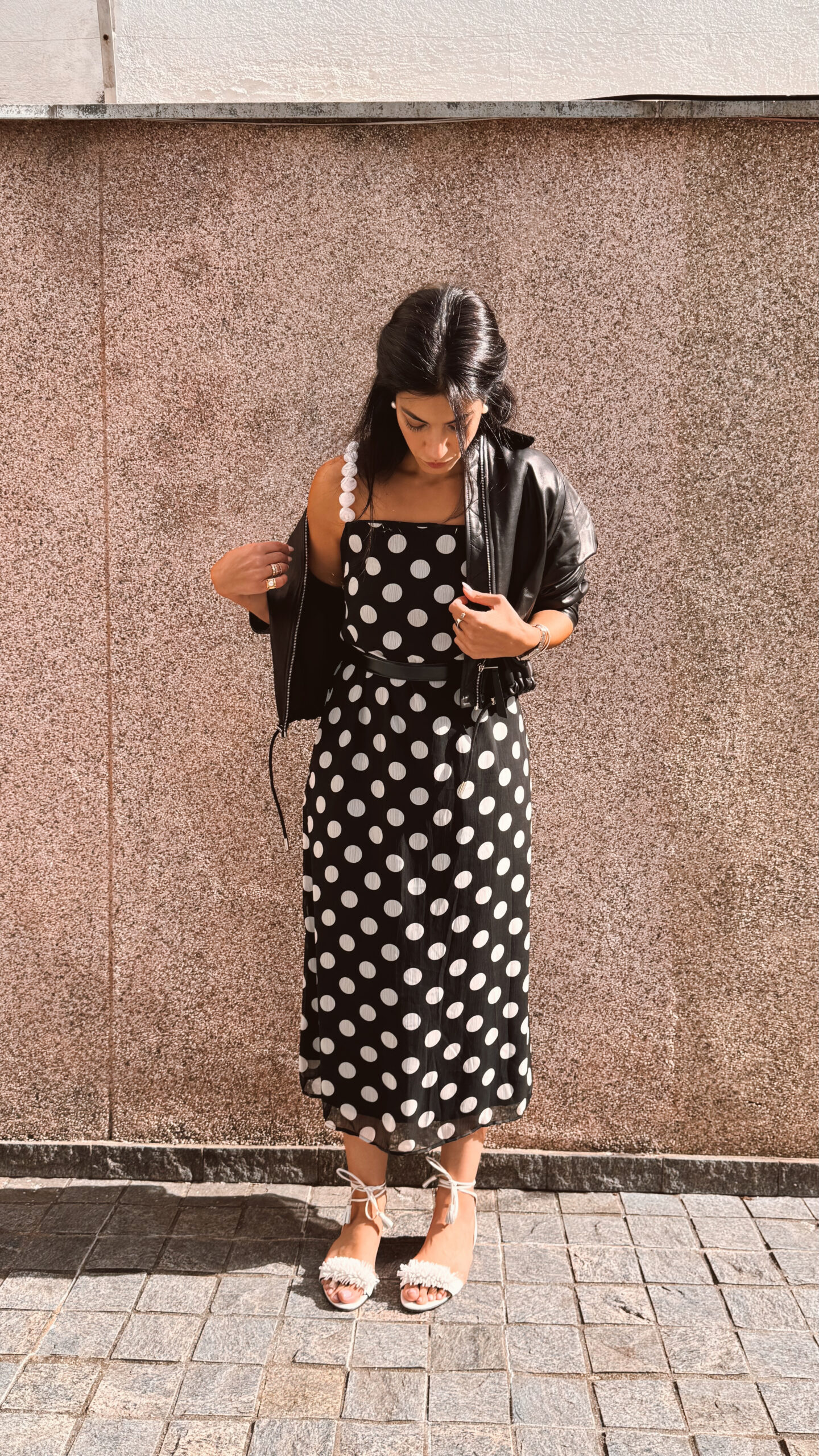 Vestido Midi Poá P&B Fluido - Imagem 4