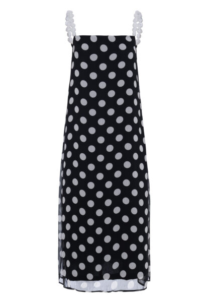 Vestido midi preto com estampa de poá branco, alças finas com babadinho e barra levemente translúcida, caimento reto e sofisticado