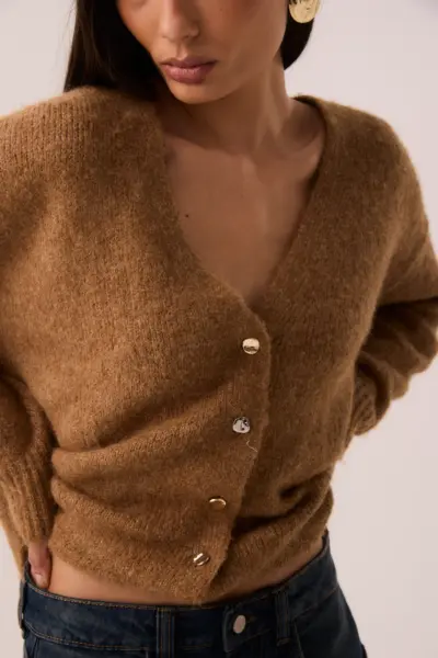 Alternative view of Cardigan Over em Tricot com Lã Caramelo com Botões Bicolores