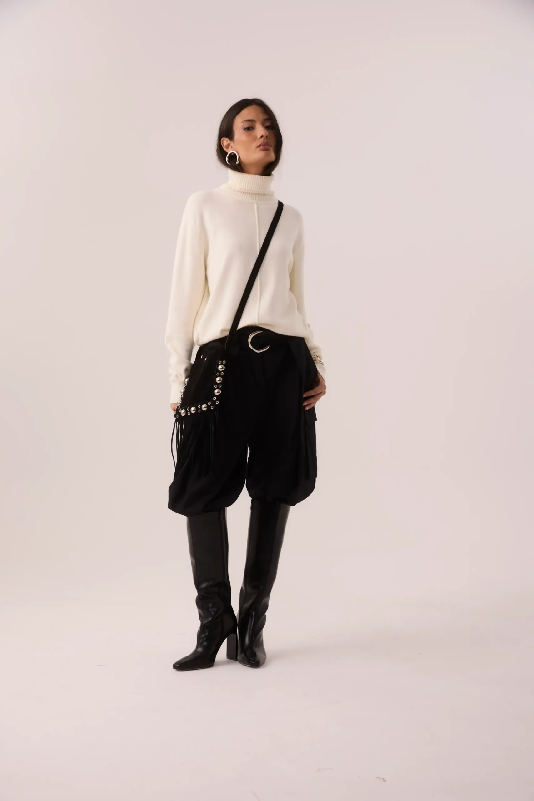 Blusa Gola Alta em Tricot Off White com Costura Frontal - Imagem 5