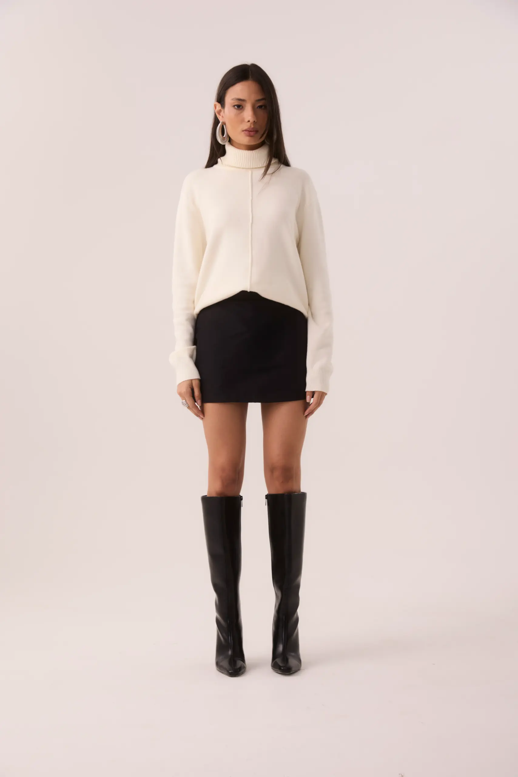 Blusa Gola Alta em Tricot Off White com Costura Frontal - Imagem 6