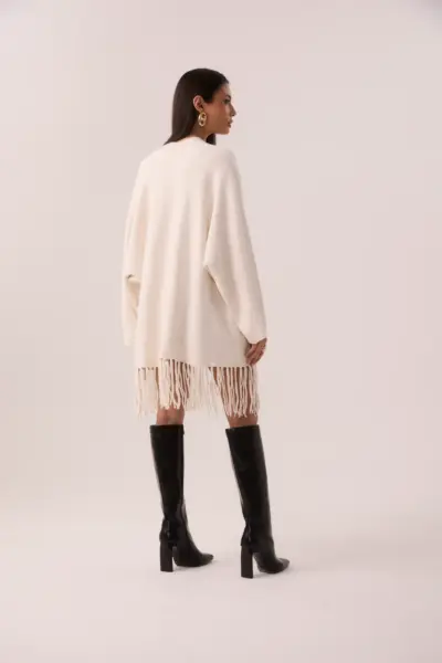 Alternative view of Capa em Tricot Off White com Franjas e Faixa