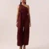 Calça balloon vinho em tricoline 100% algodão com pernas bufantes, elástico na barra, cintura com elástico e zíper invisível e bolsos laterais
