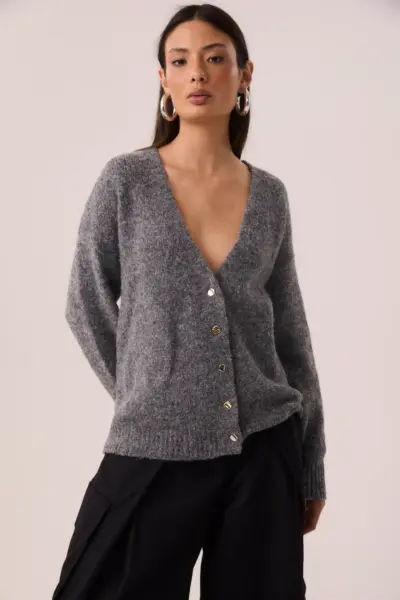 Alternative view of Cardigan Oversized em Tricot com Lã Cinza e Botões Bicolores