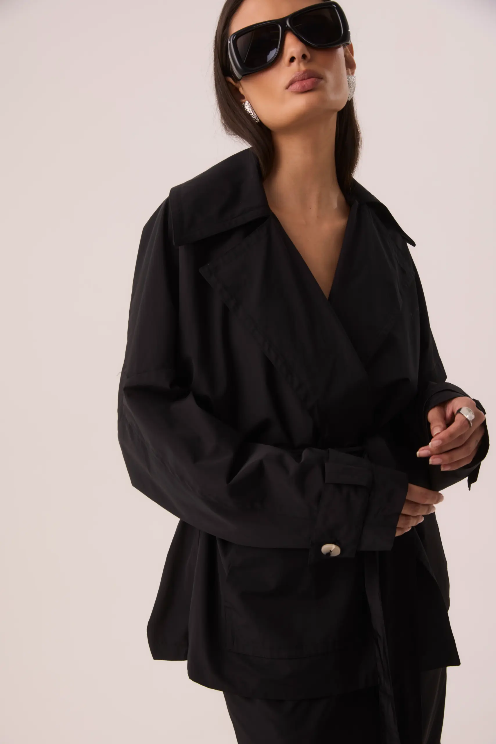 Casaco Trenchcoat Curto Corta Vento Preto