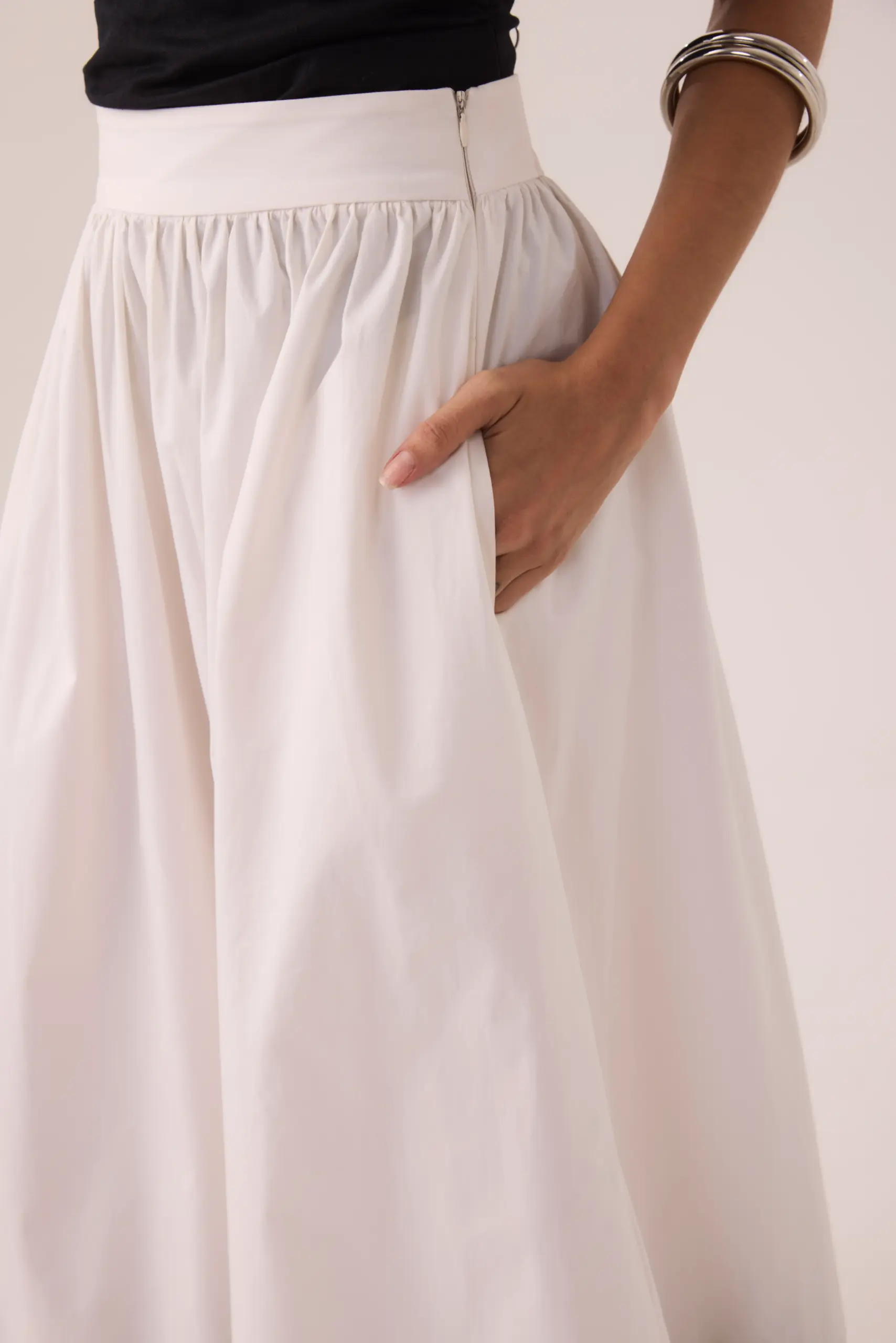 Saia Midi Classic P&B em Algodão com Cintura Alta e Bolsos - Imagem 4