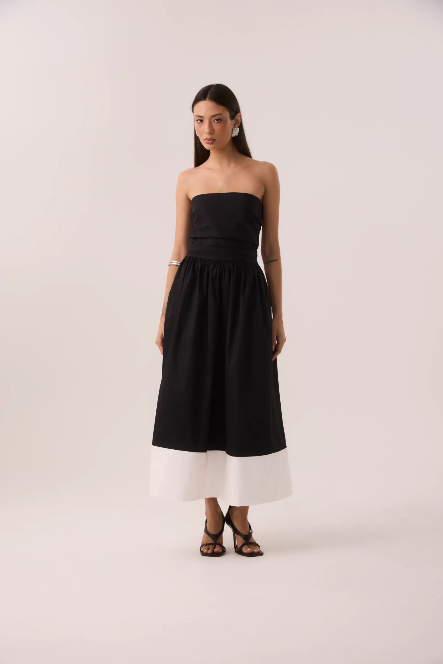 Saia Midi Classic Bicolor em Tricoline Preto e Branco - Imagem 5