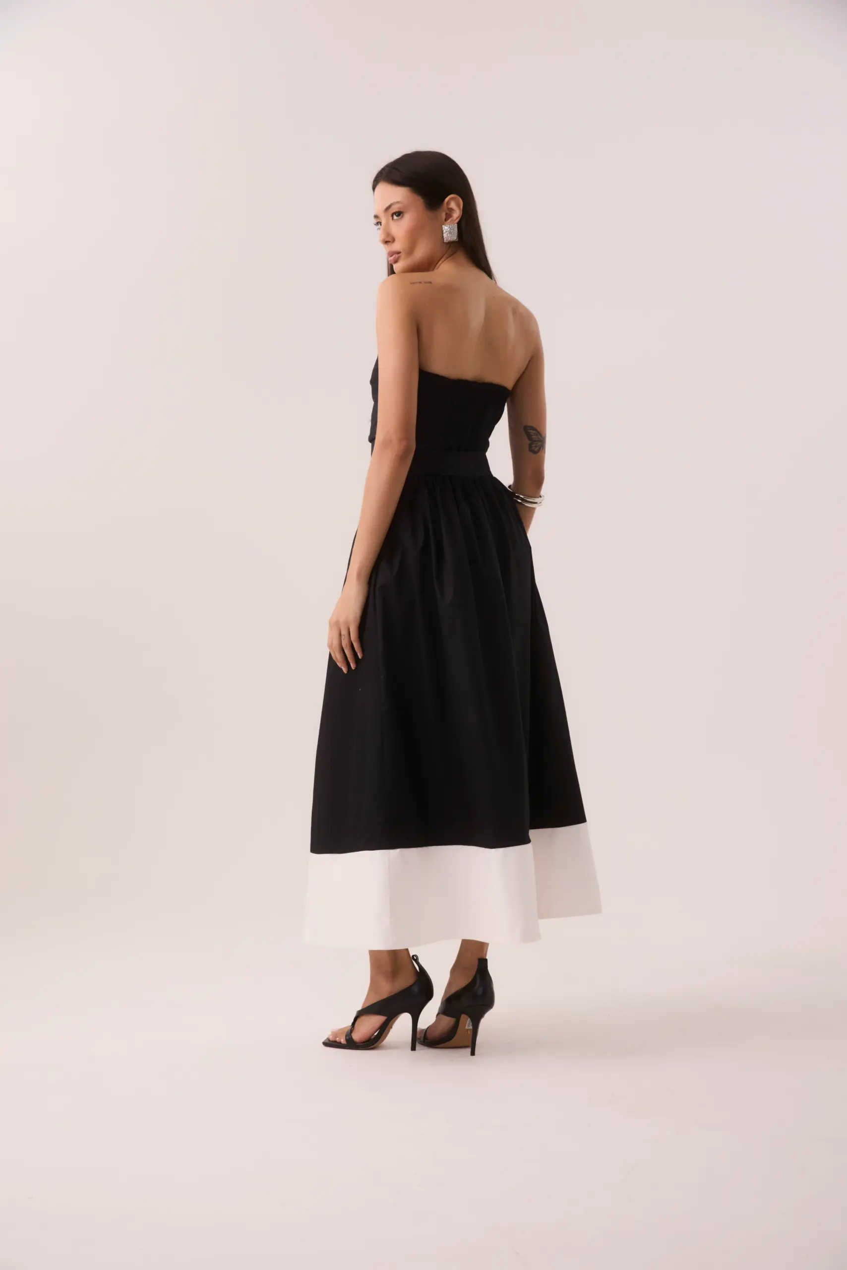 Saia Midi Classic Bicolor em Tricoline Preto e Branco - Imagem 3