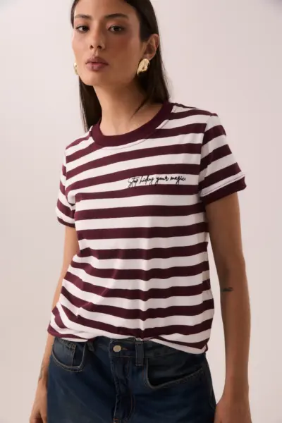 Alternative view of Camiseta Listrada Vinho em Algodão com Bordado 'Stop Hiding Your Magic'